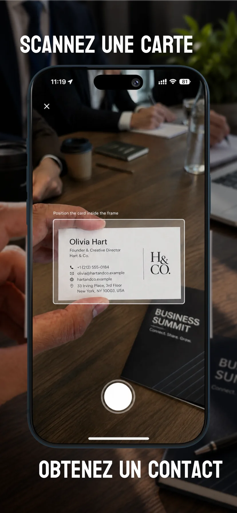 L’appareil photo de Cardr cadre une carte de visite avant le scan